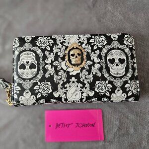 Betsey Johnson Skull Rose Wallet – Gothic Black & White Zip-Around Wristlet